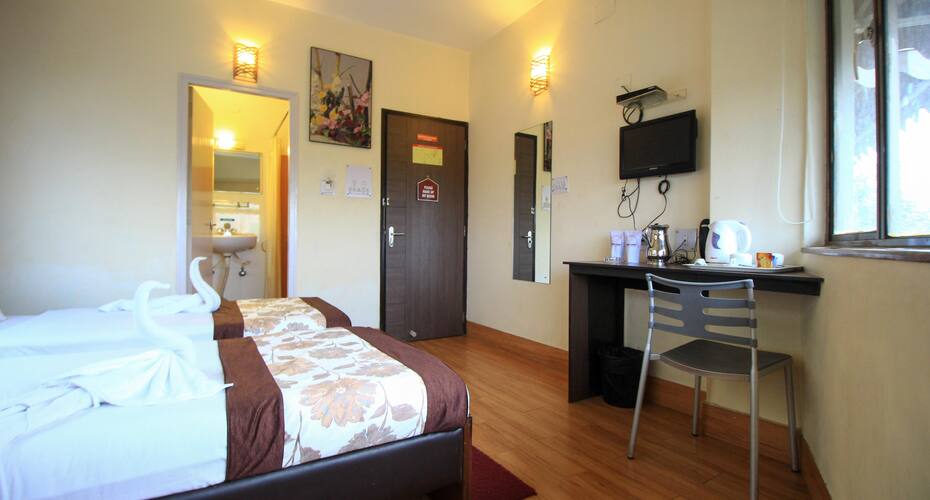 Down Town Guest House, Kolkata 4